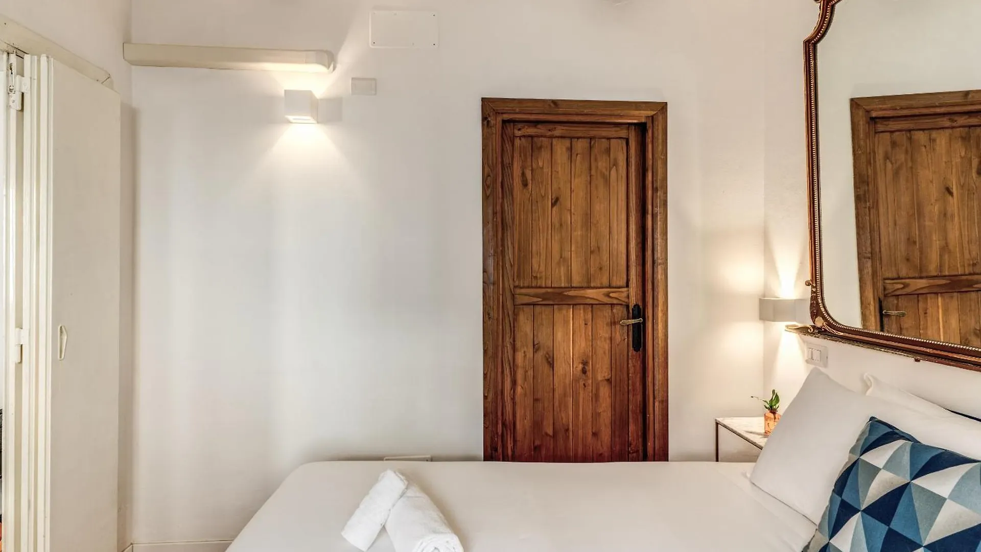 Maya Rhome Trastevere Roma 0*,  Italia