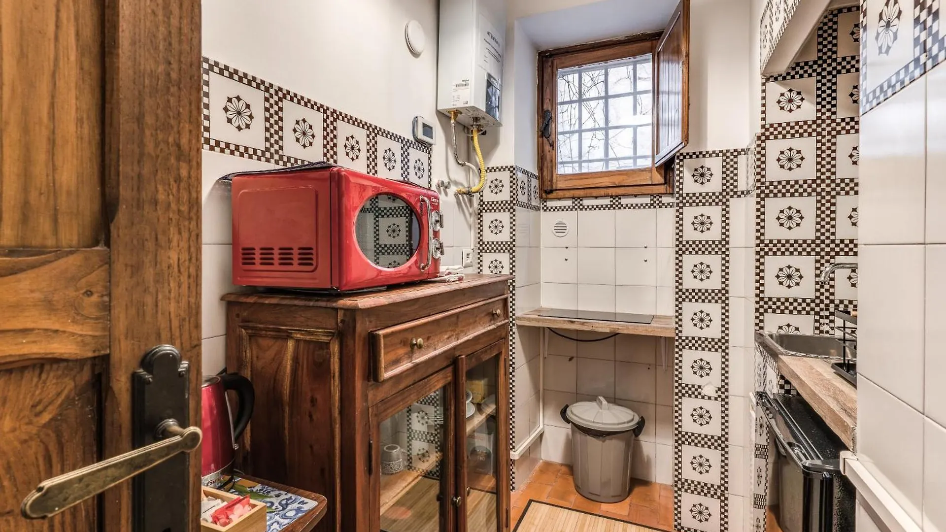 Maya Rhome Trastevere Rom Italien