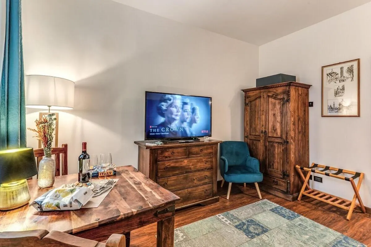 Maya Rhome Trastevere Rom Italien